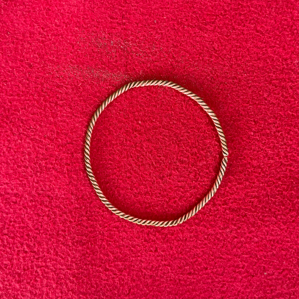Single twist energy healing copper tensor bracelet