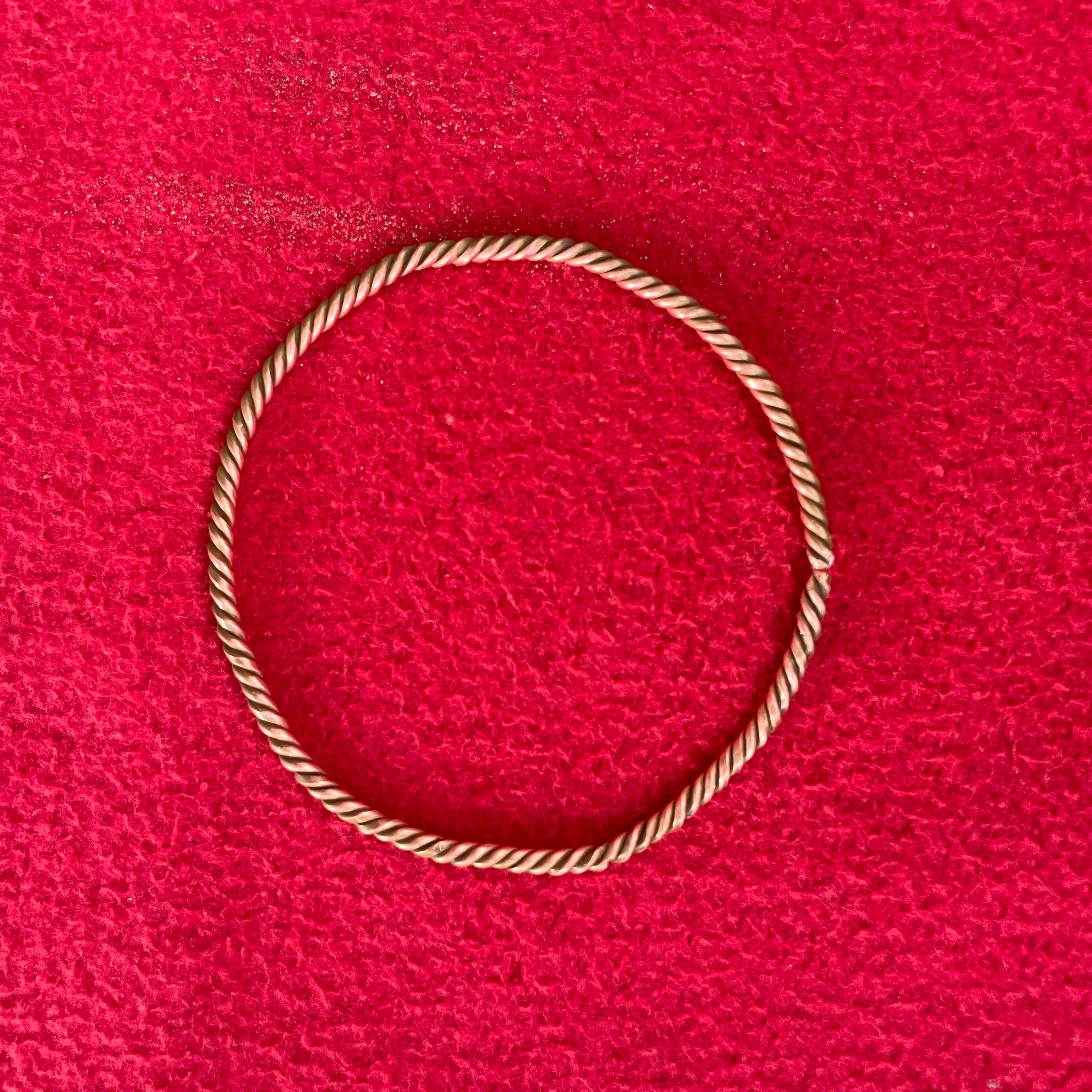 Single twist energy healing copper tensor bracelet