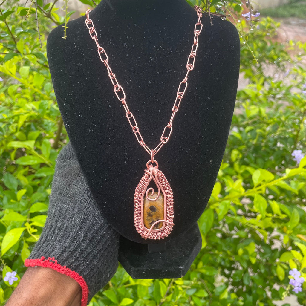Tiger eye healing pendant for daily wear