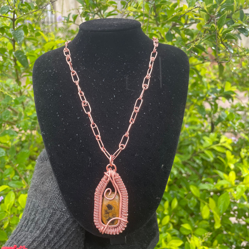 Tiger eye healing pendant for daily wear