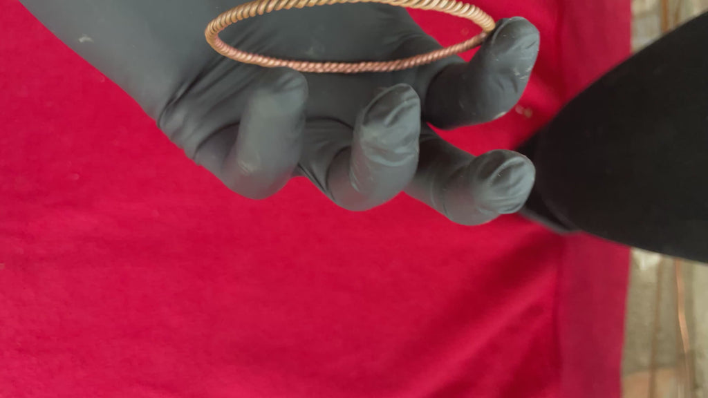Single twist energy healing copper tensor bracelet