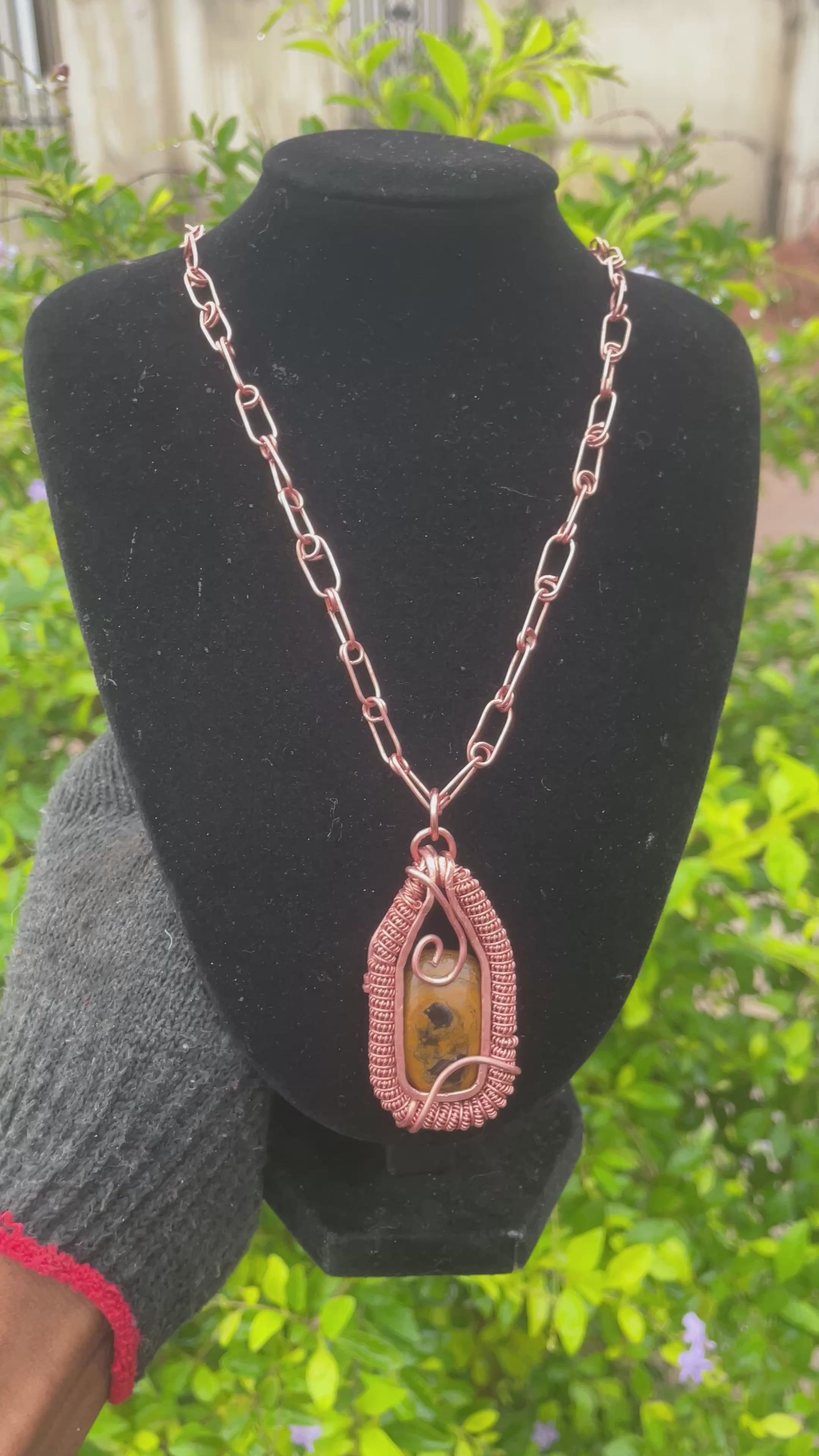 Tiger eye healing pendant for daily wear